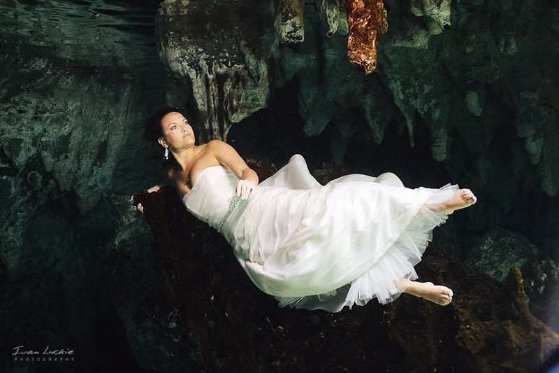 Gran Cenote - Underwater wedding Trash The Dress -Ivan Luckie Photography-2