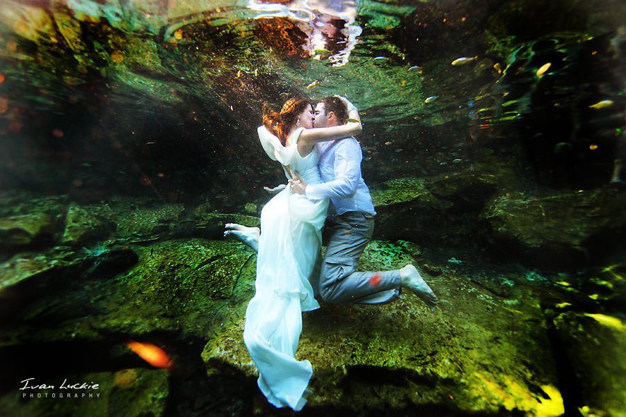 Underwater Cenote trash the dress - Cenote Xcancel - Ivan Luckie Photography