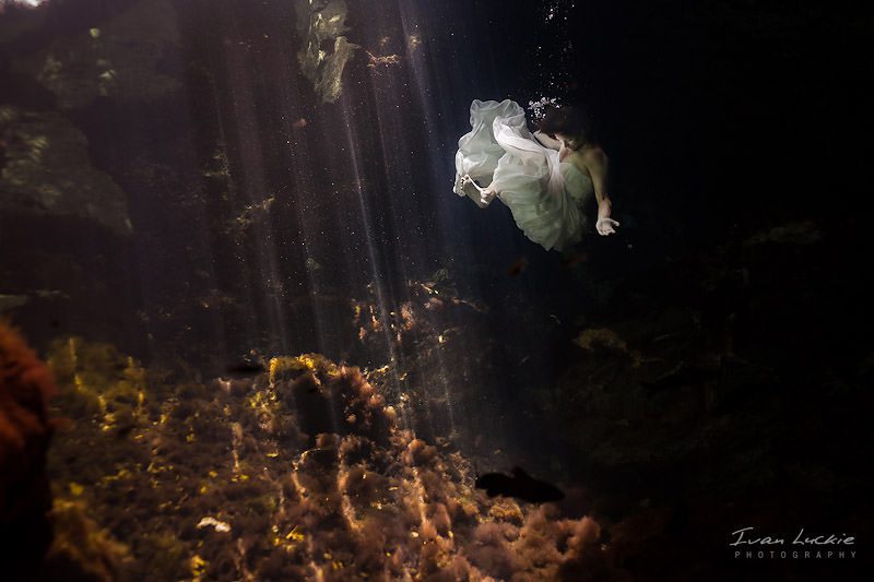 Underwater Cenote Trash the dress photography - Ivan Luckie Photography-1