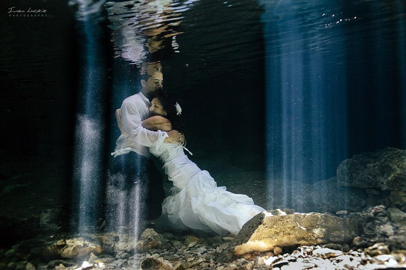 Cenote buho - Vianey+Chris - Underwater wedding Trash The Dress - Ivan Luckie Photography-2