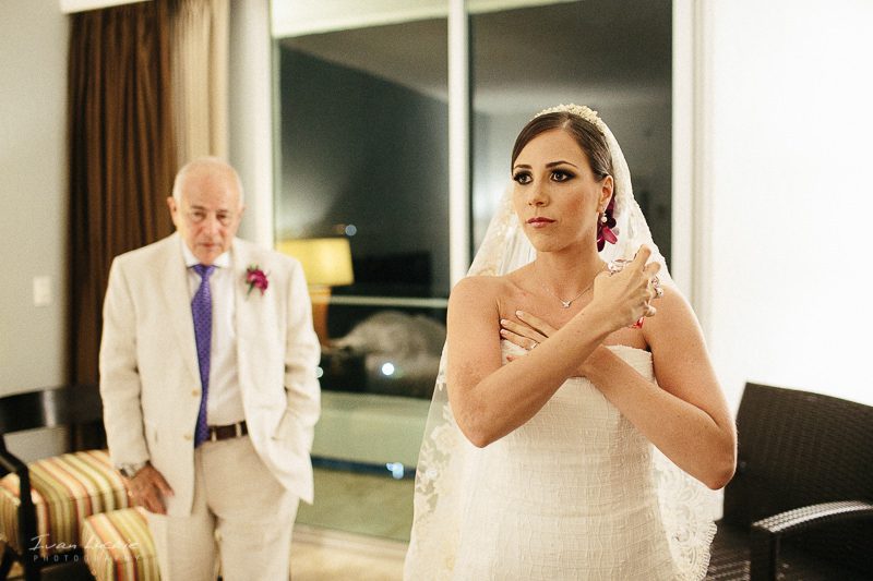 Deborah+Carlos - Amndala Beach Club Cancun Wedding Photographer- Ivan Luckie Photography-35