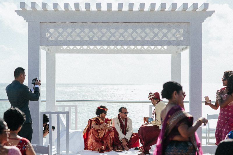 Trina+Tarang - Azul Sensatori Hindu Wedding Photographer- Ivan Luckie Photography-3