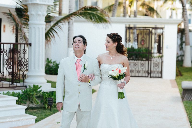 Melissa+Paul - Panama Jack Cancun Wedding pictues - Ivan Luckie Photography-20
