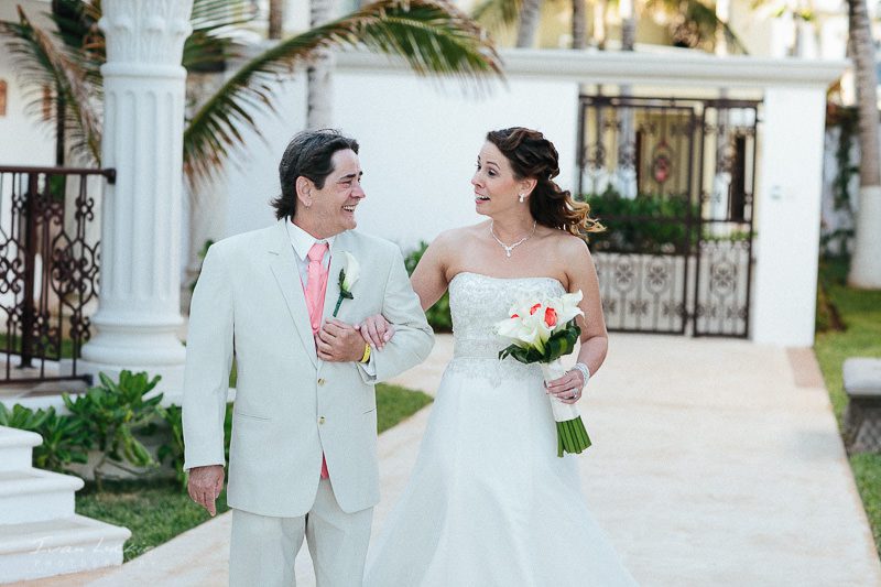 Melissa+Paul - Panama Jack Cancun Wedding pictues - Ivan Luckie Photography-22