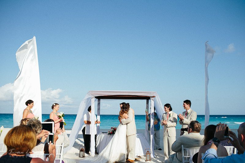 Melissa+Paul - Panama Jack Cancun Wedding pictues - Ivan Luckie Photography-33