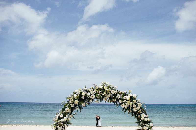 Belinda+Brian - Sanchos Beach Club Cozumel Wedding Photographer - Ivan Luckie Photography-29