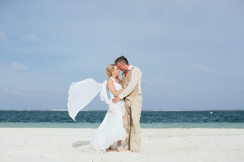 Trina+Darcy - Now Sapphire Cancun wedding photographer - Ivan Luckie Photography-115