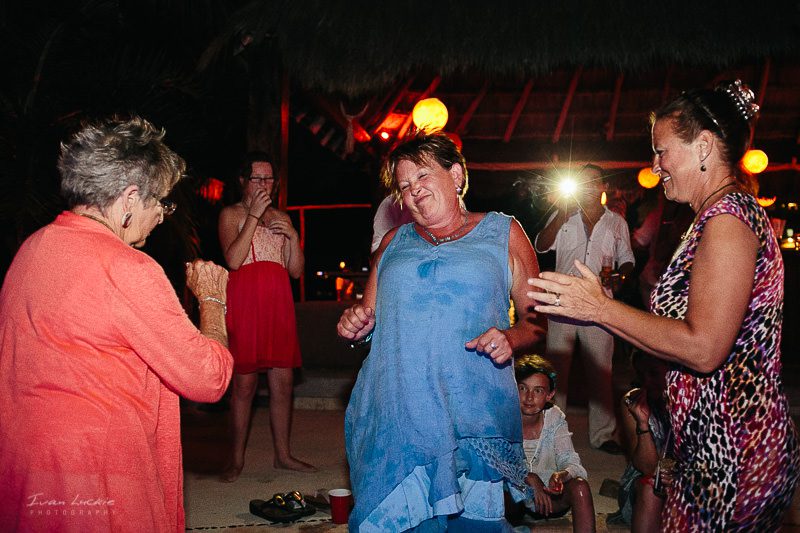 wedding Jana and Benjamin Fenix Beach Club Isla Mujeres-54