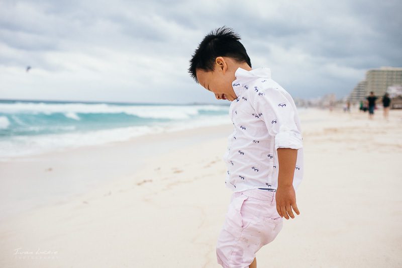 Xie Family -  Cancun Family lifestyle photographer - Ivan Luckie Photography-17