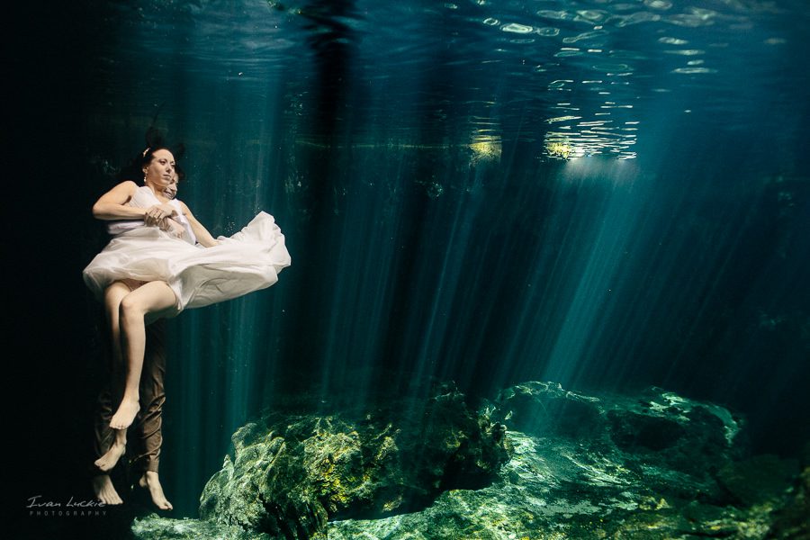 Underwater Trash the Dress - Gran Cenote Tulum - Bride and groom