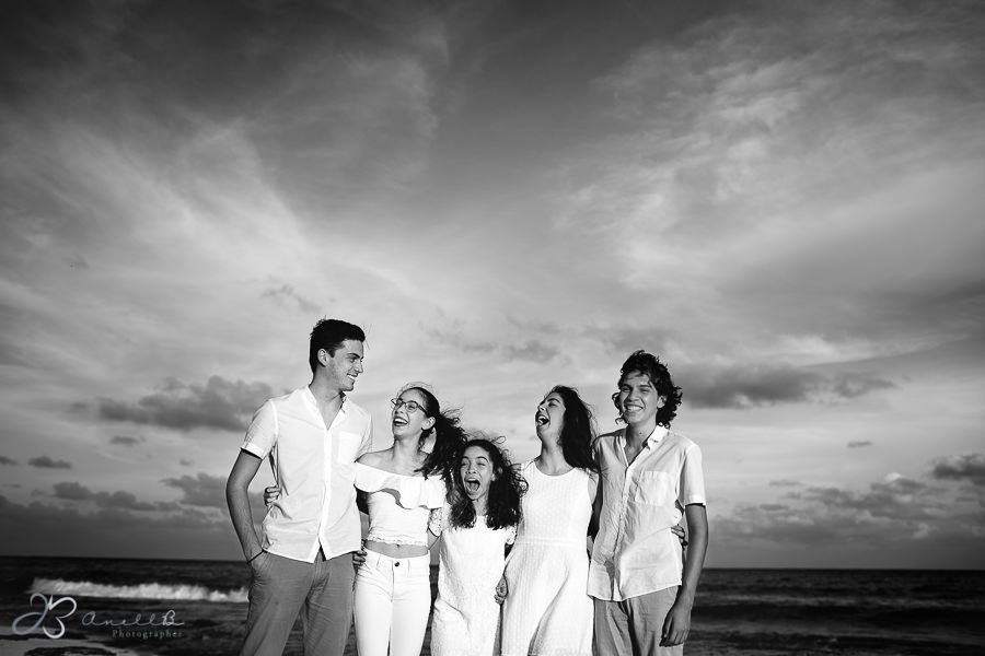 B&W Playa del Carmen family portraits