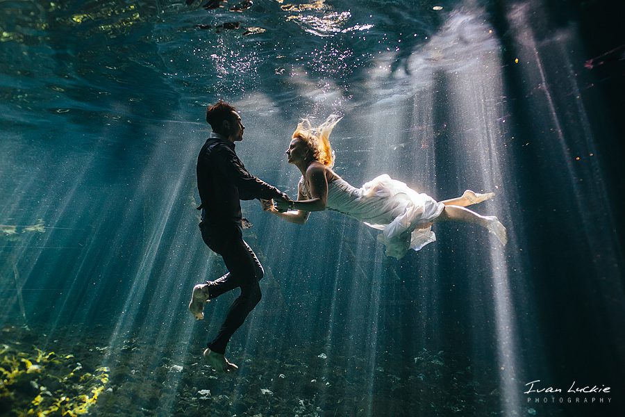 What to wear for underwater photography - Trash the Dress